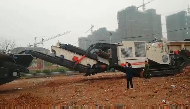 迈科路大型矿山机械进出口,移动破碎站
